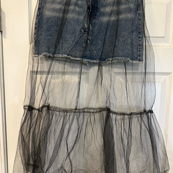 Women’s skirt - Picture 2 of 3